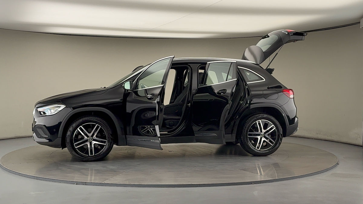 More views of Mercedes-Benz GLA