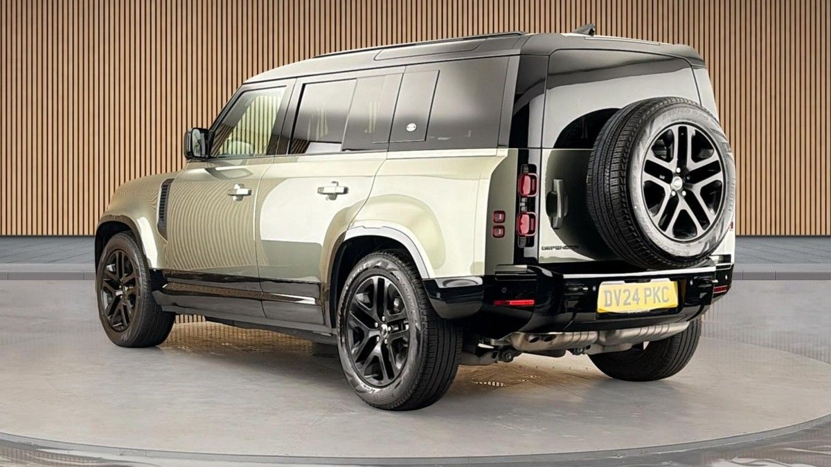 Land Rover Defender 110 Image 2