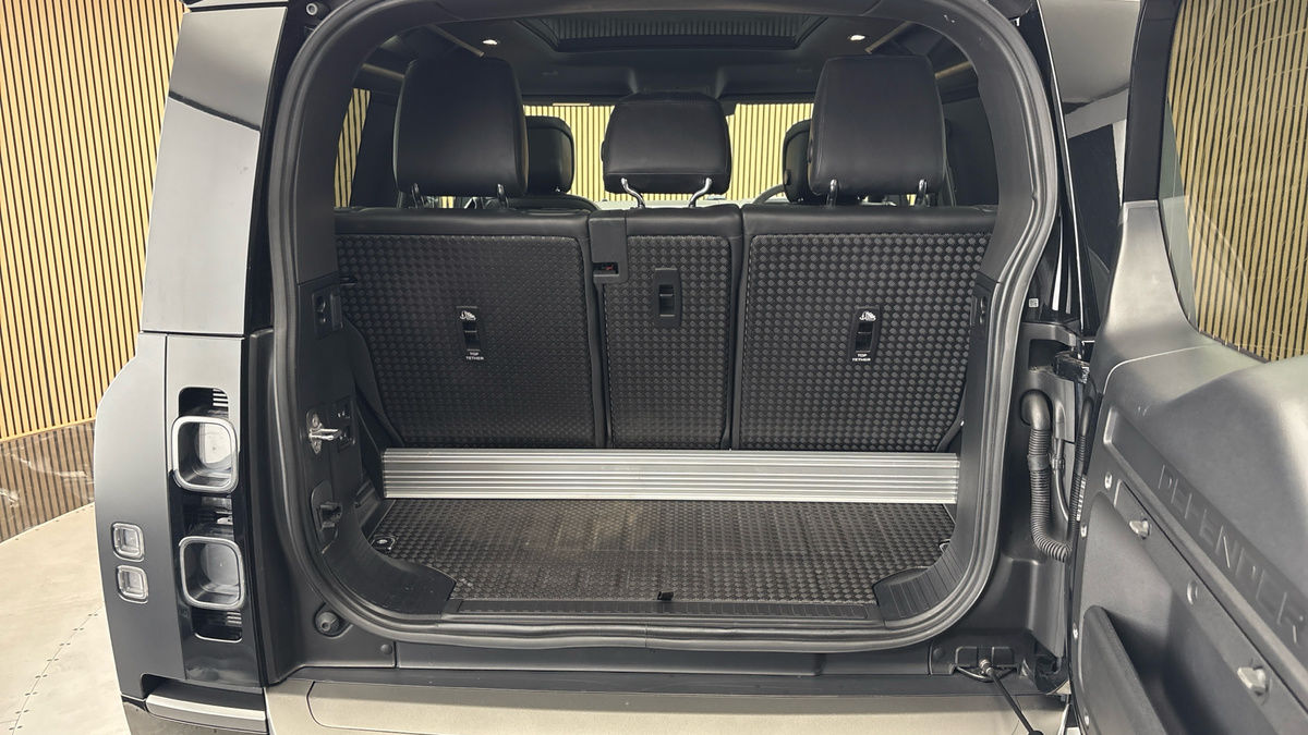 Land Rover Defender 90 Image 11