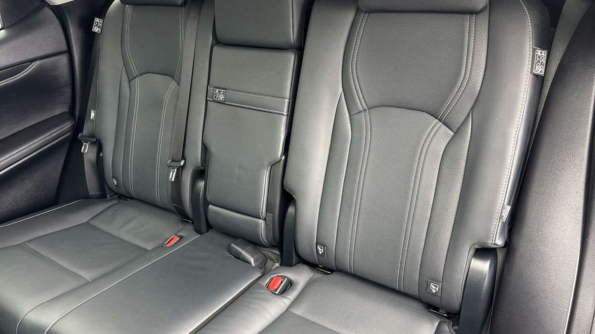 Lexus RX Image 8