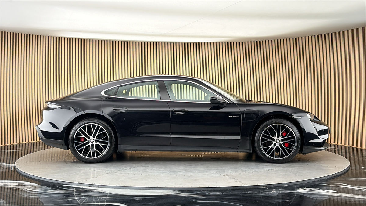 Porsche Taycan Image 16