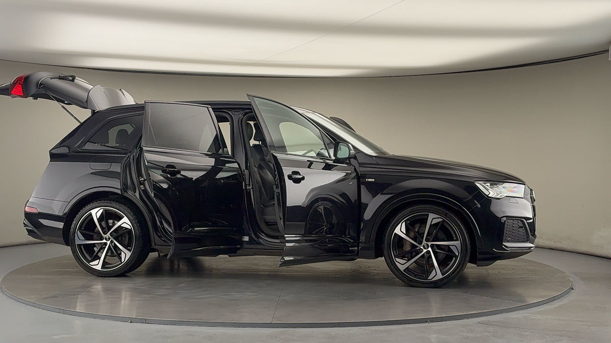 More views of Audi Q7