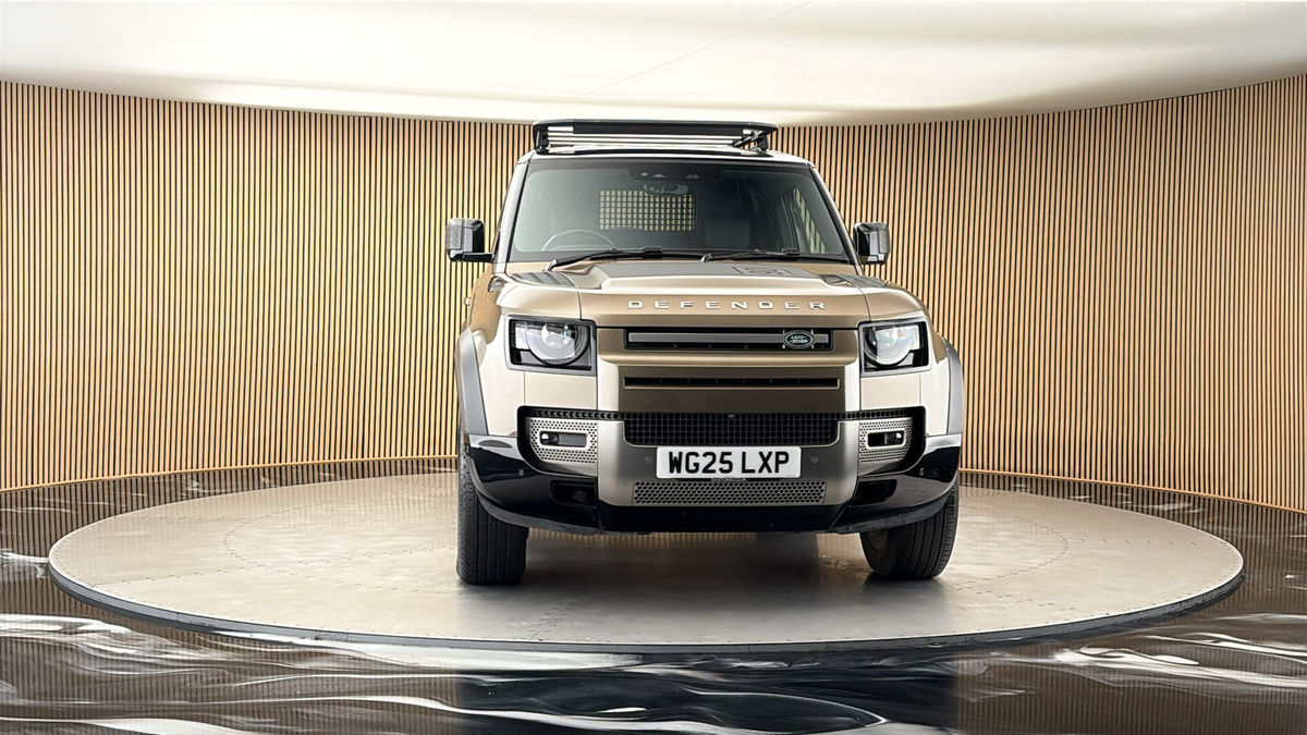 More views of Land Rover Defender 90