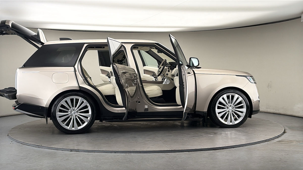 More views of Land Rover Range Rover