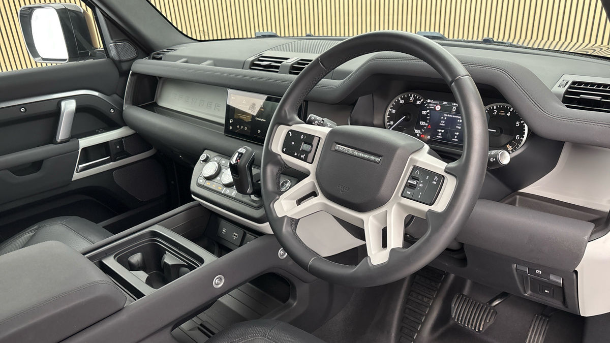 Land Rover Defender 110 Image 5