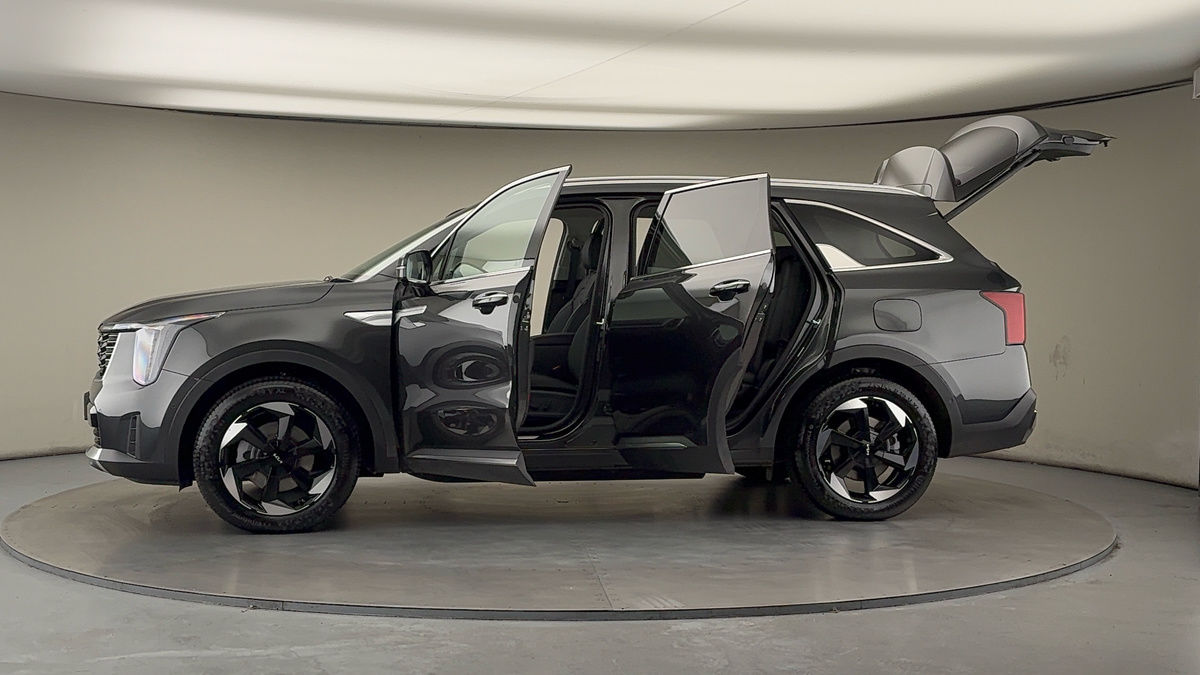 More views of Kia Sorento