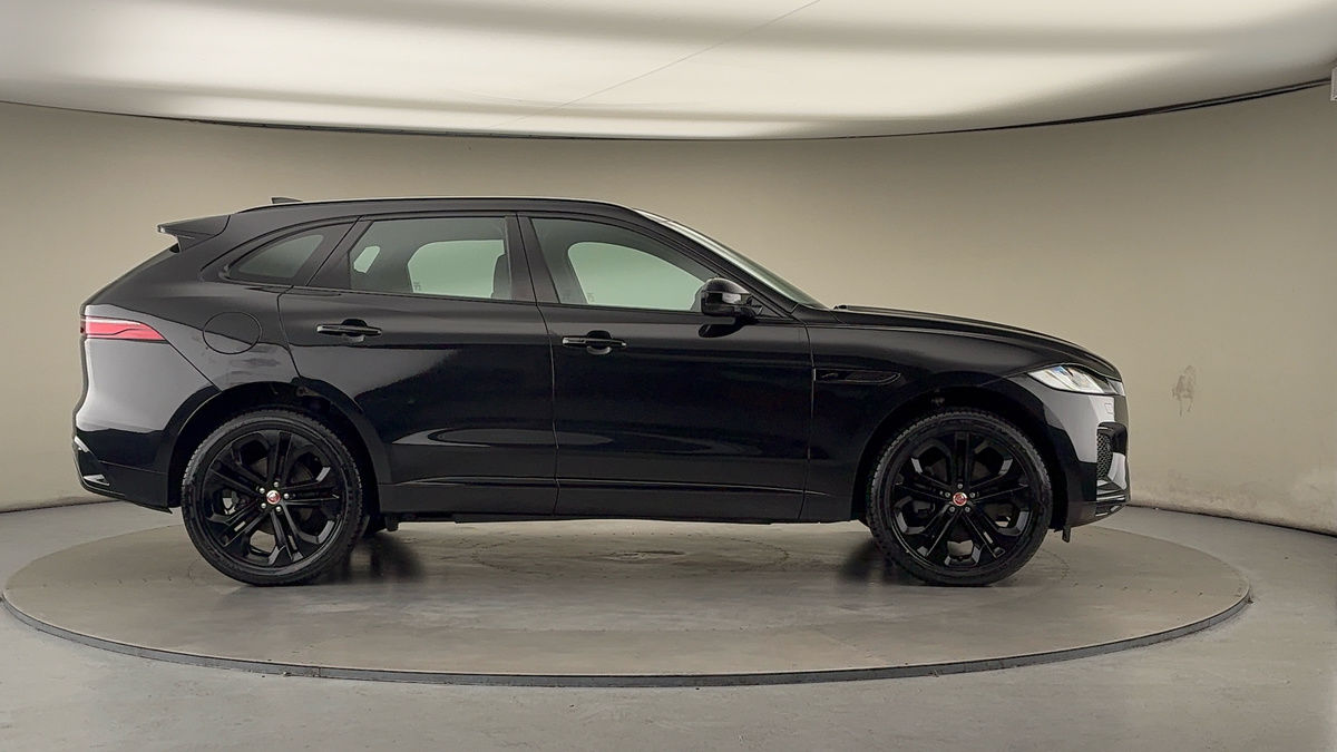 Jaguar F-PACE Image 16