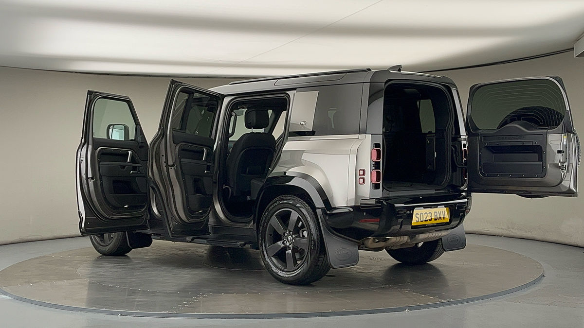 More views of Land Rover Defender 110