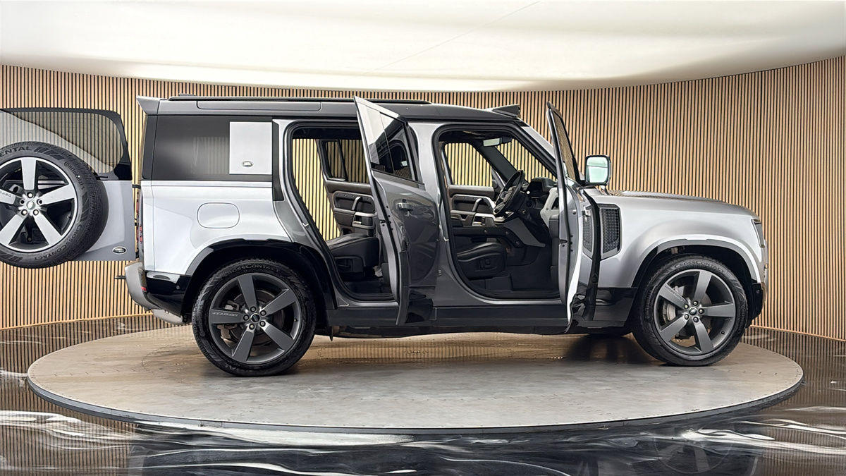 More views of Land Rover Defender 110