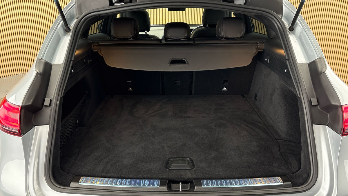 Mercedes-Benz EQC Image 11