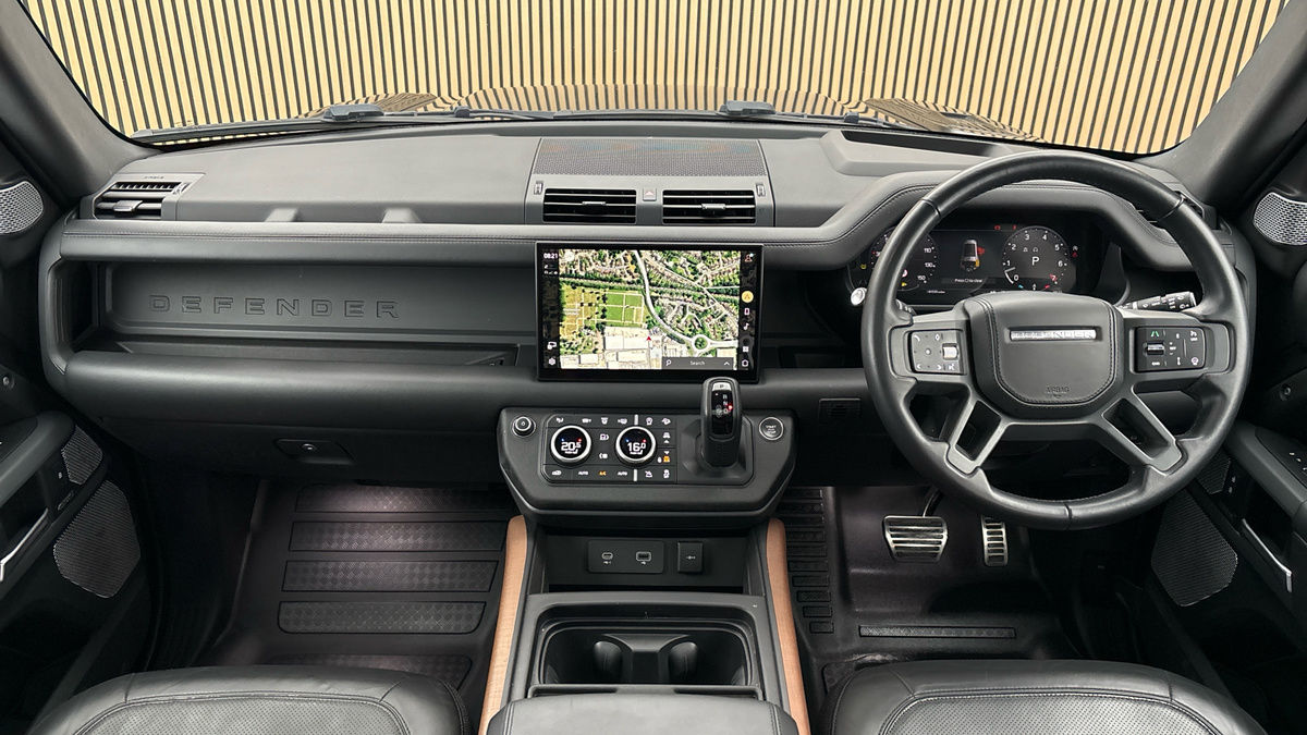 Land Rover Defender 130 Urban Image 12
