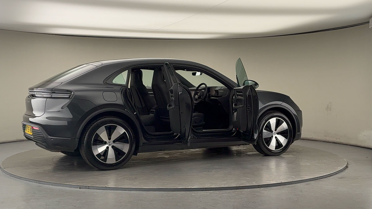 More views of Porsche Macan