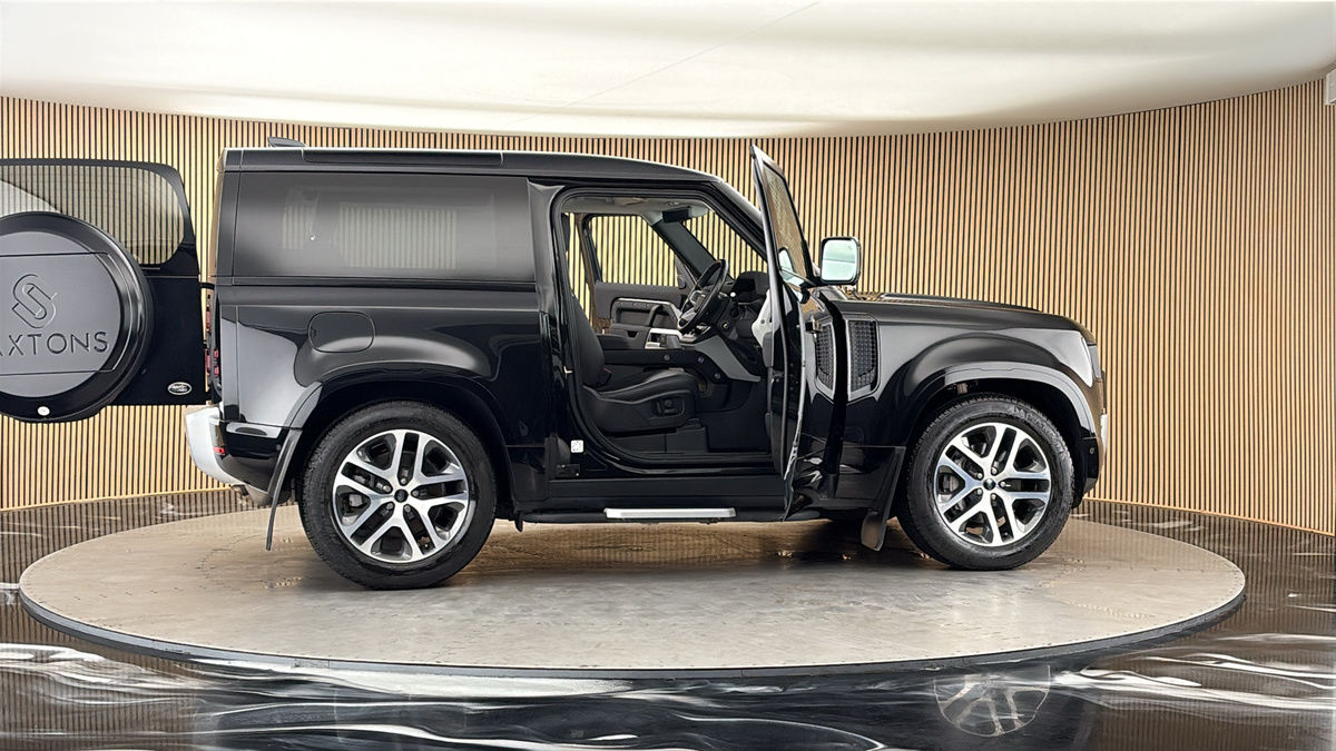 More views of Land Rover Defender 90