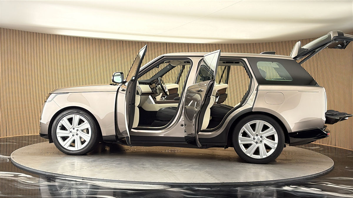 More views of Land Rover Range Rover