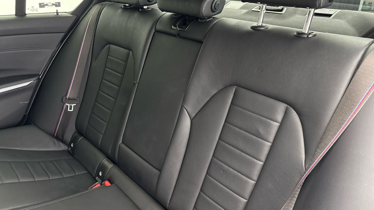 BMW 3 Series Image 8