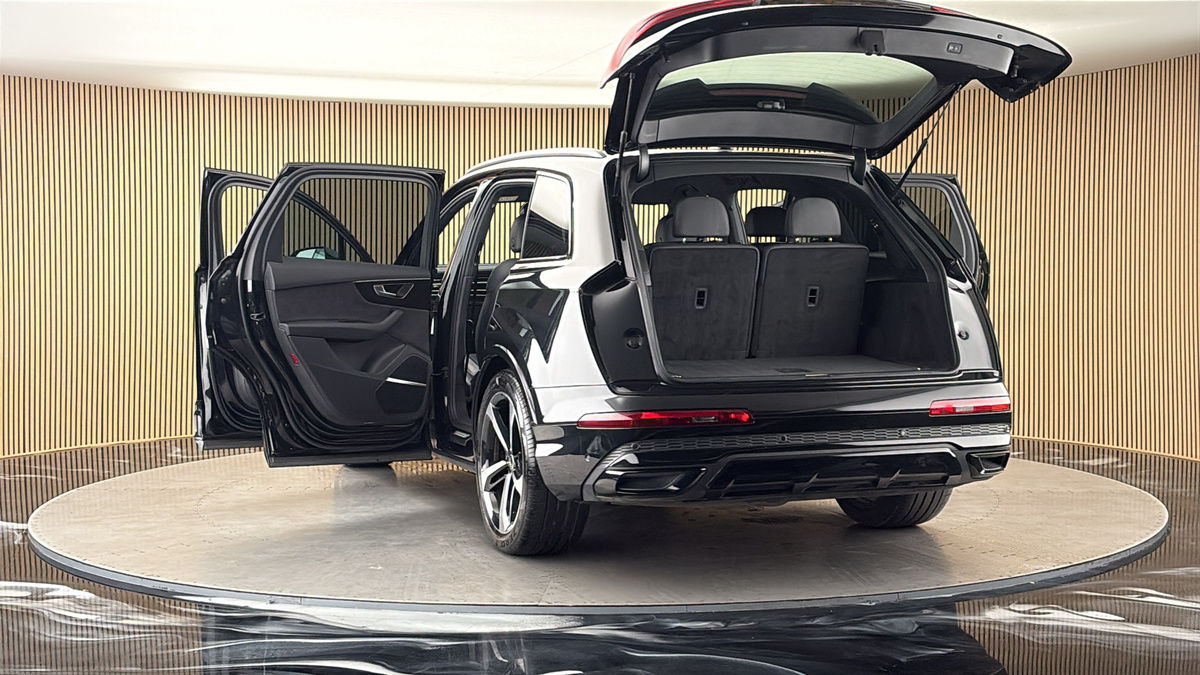 More views of Audi Q7
