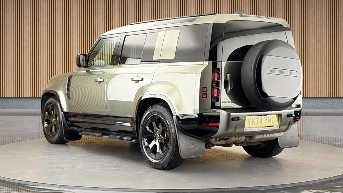 Land Rover Defender 110 Image 2