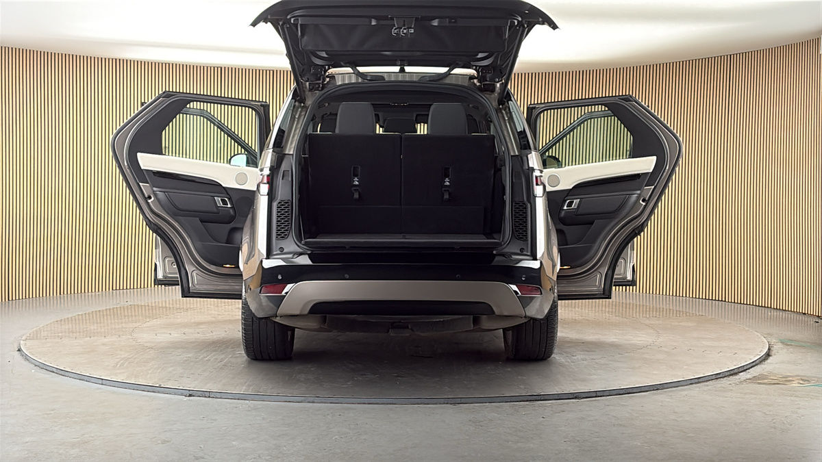 More views of Land Rover Discovery