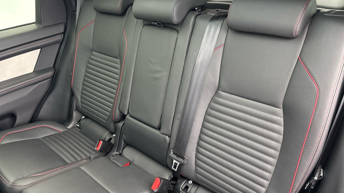 Land Rover Discovery Sport Image 8