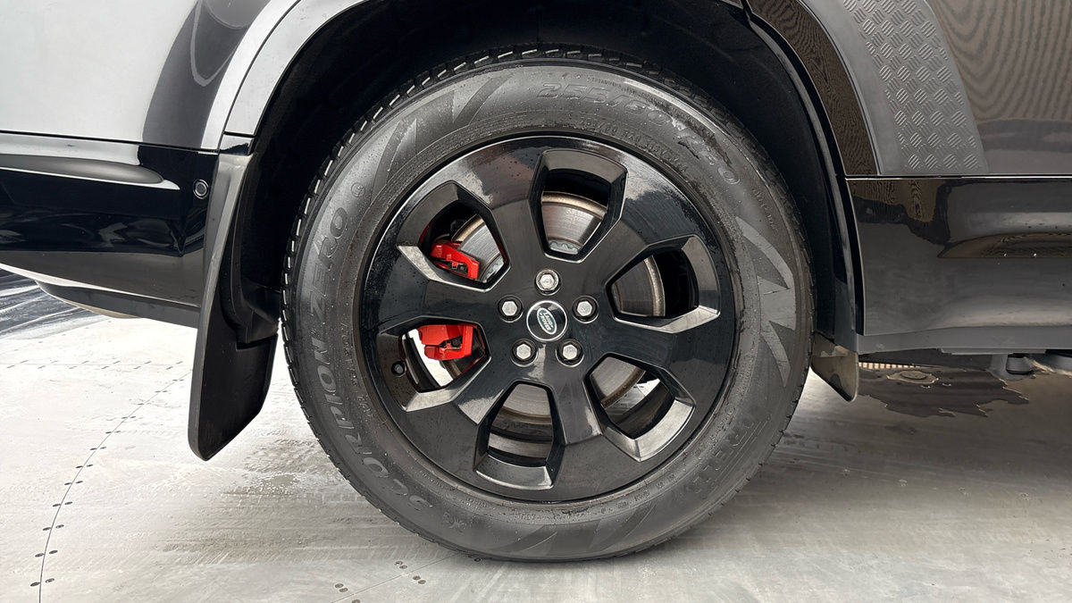 Land Rover Defender 130 Image 10