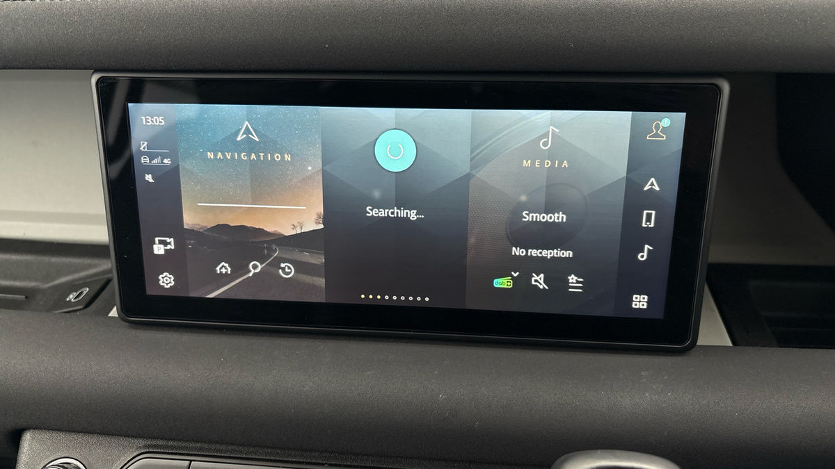 Land Rover Defender 110 Image 17