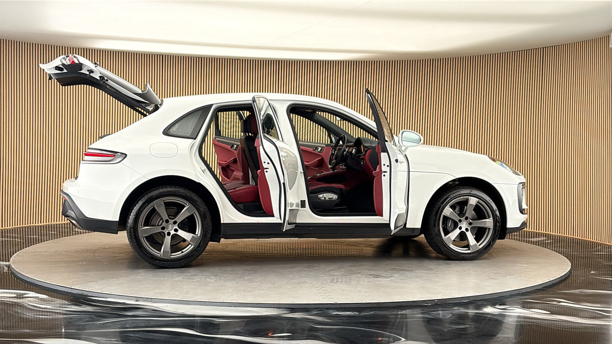 More views of Porsche Macan