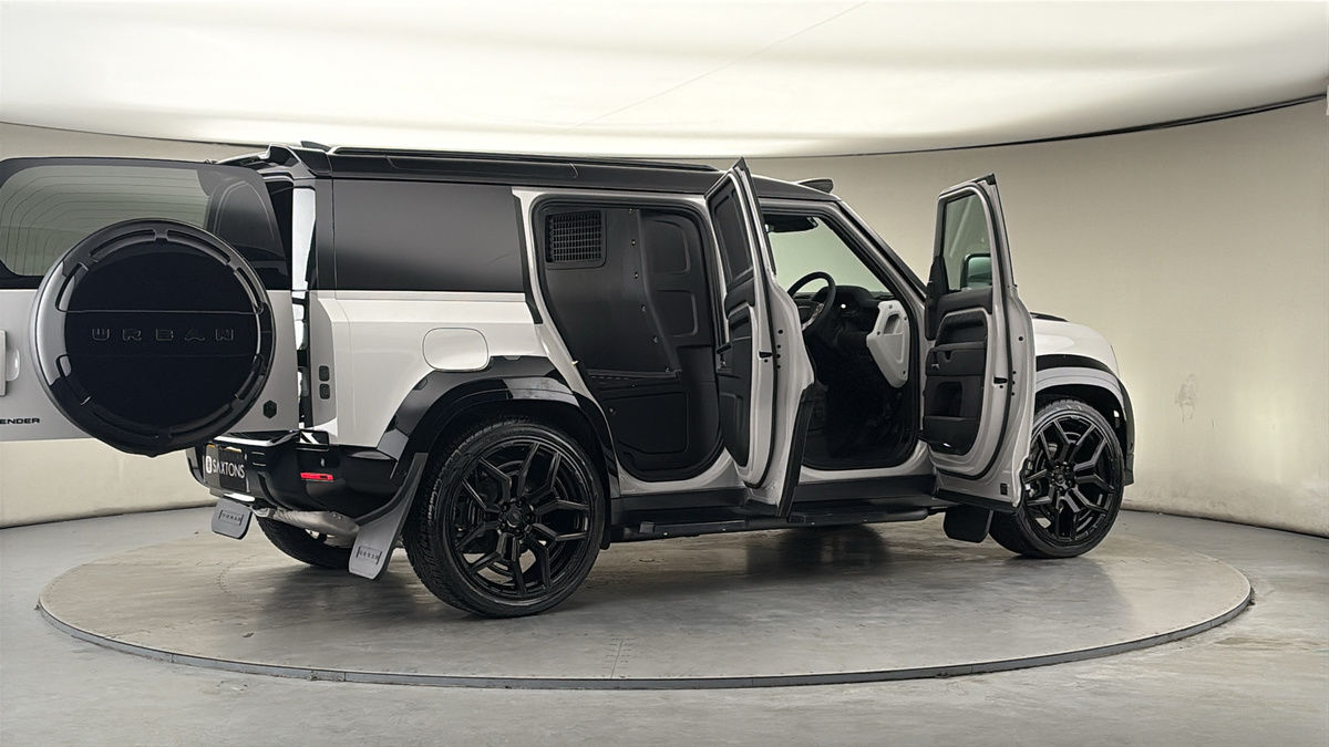 More views of Land Rover Defender 110