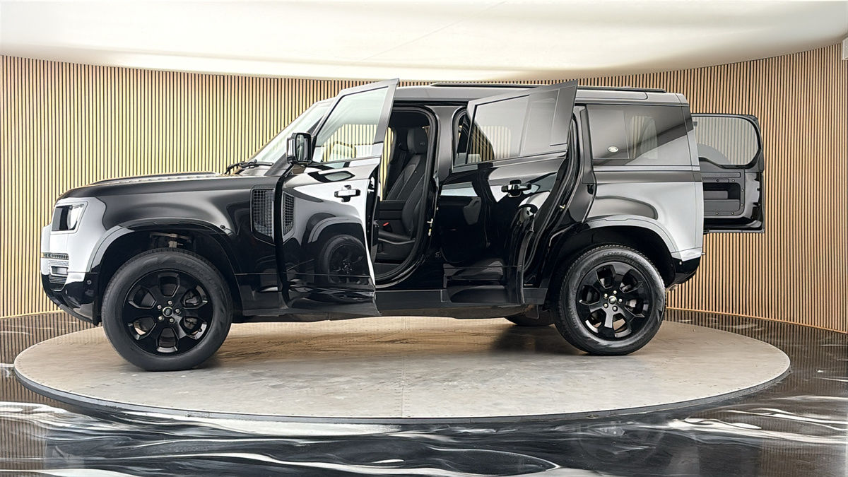 More views of Land Rover Defender 110