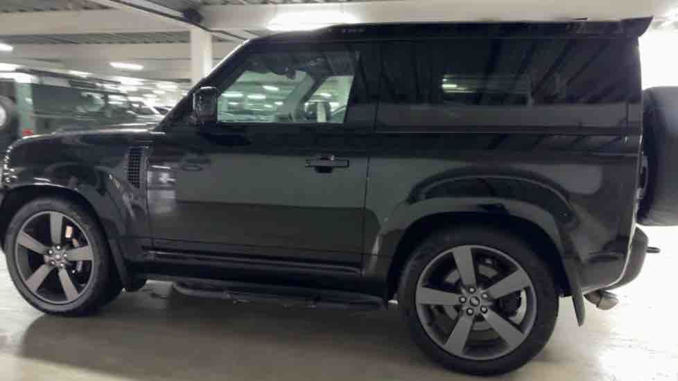 More views of Land Rover Defender 90