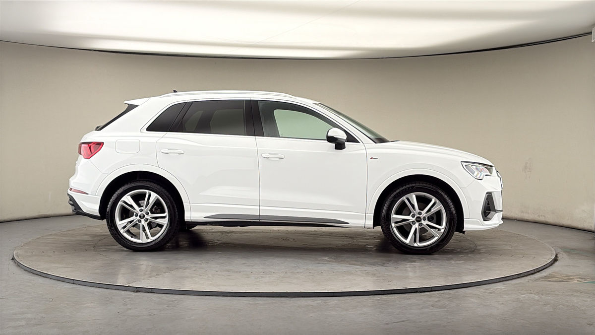 More views of Audi Q3