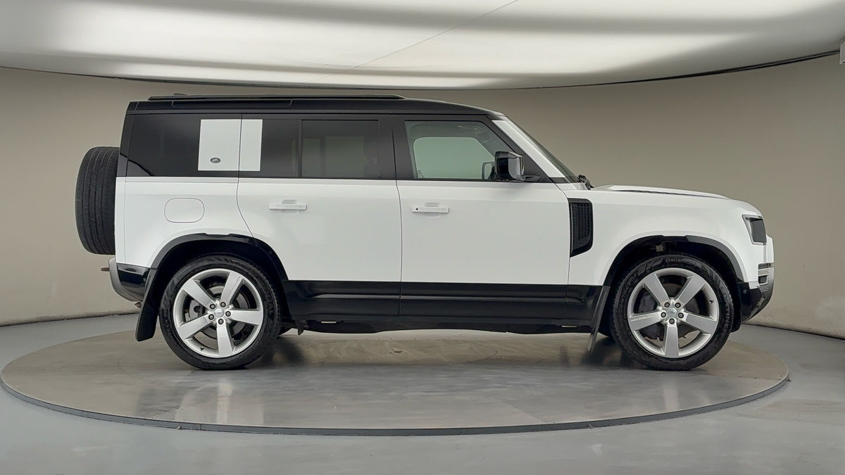 Land Rover Defender 110 Image 16