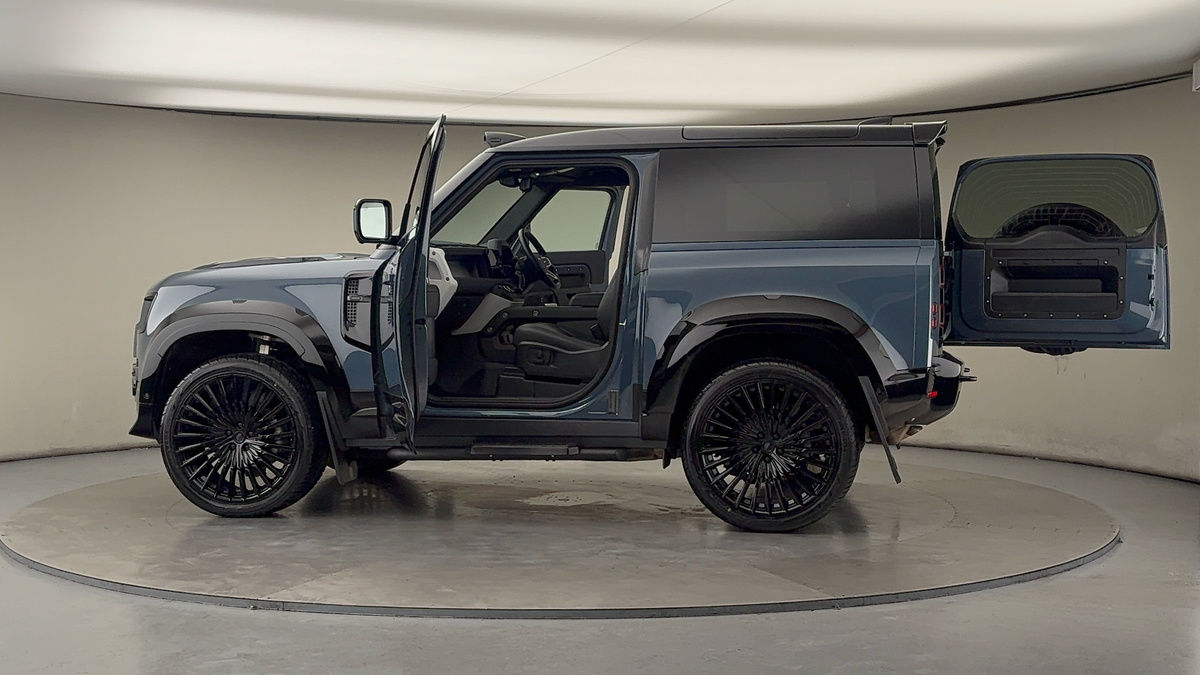 More views of Land Rover Defender 90