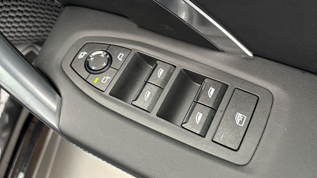 BMW iX1 Image 25