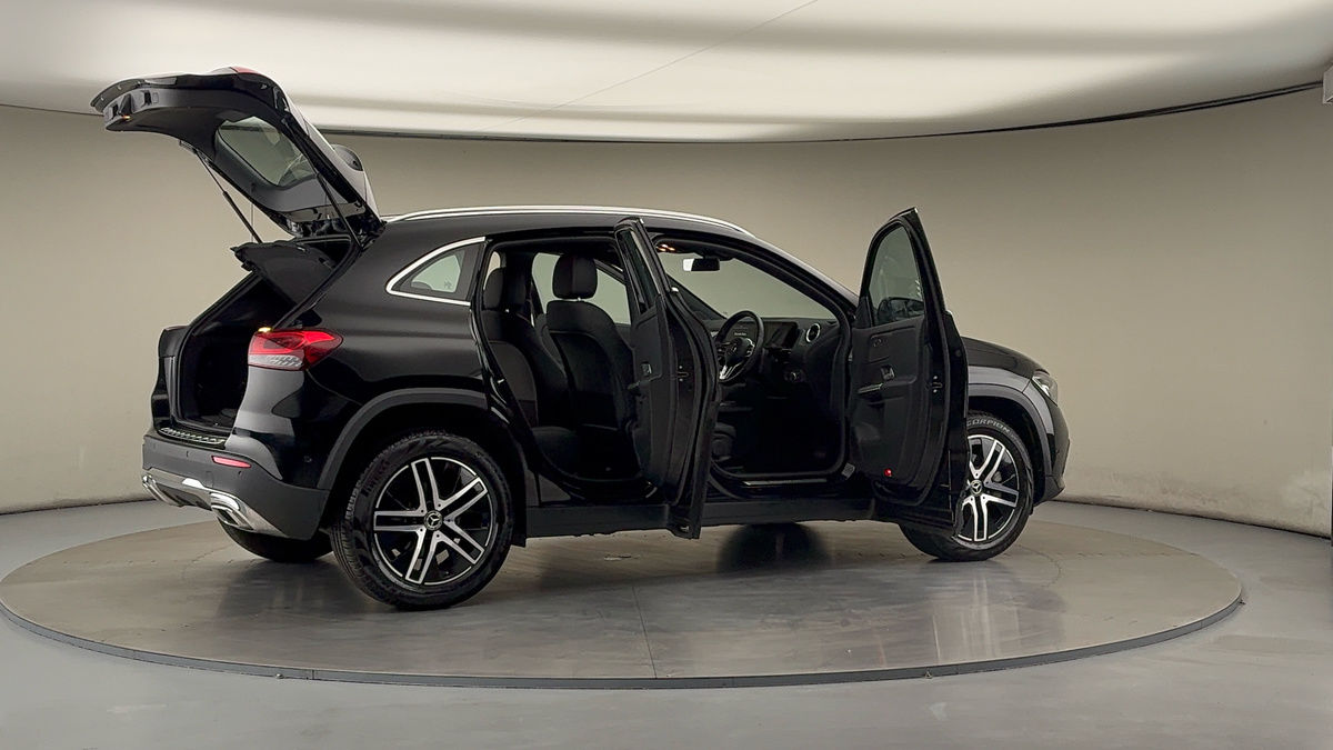 More views of Mercedes-Benz GLA