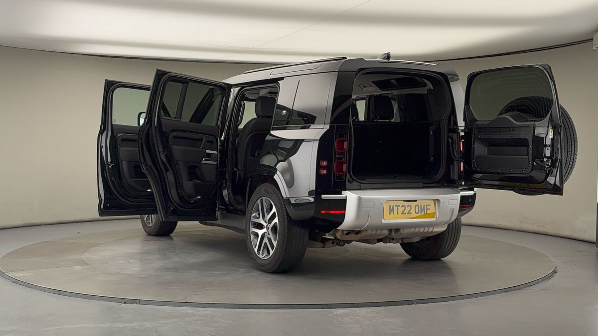 Land Rover Defender 110 Image 23