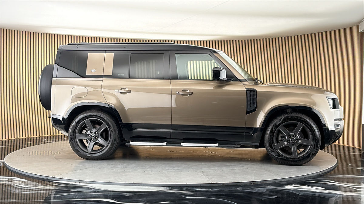 More views of Land Rover Defender 110