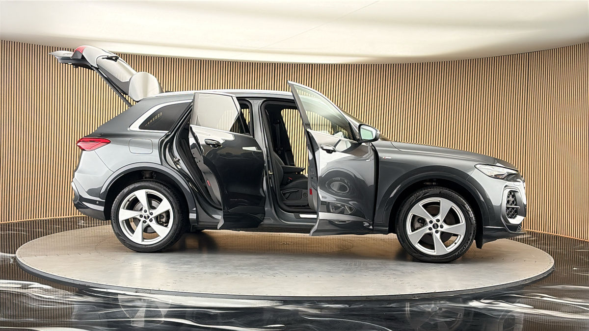 More views of Audi Q5