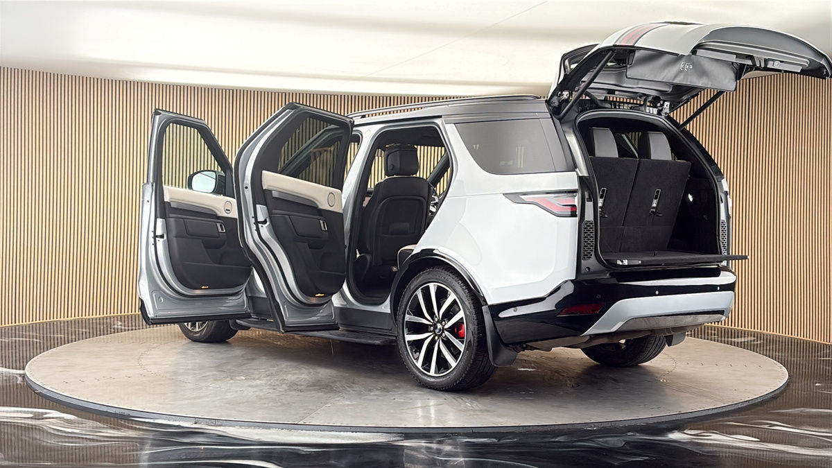 More views of Land Rover Discovery