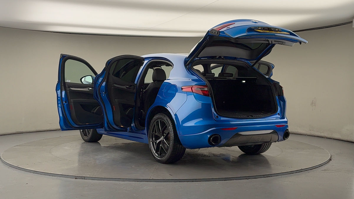 Alfa Romeo Stelvio Image 23