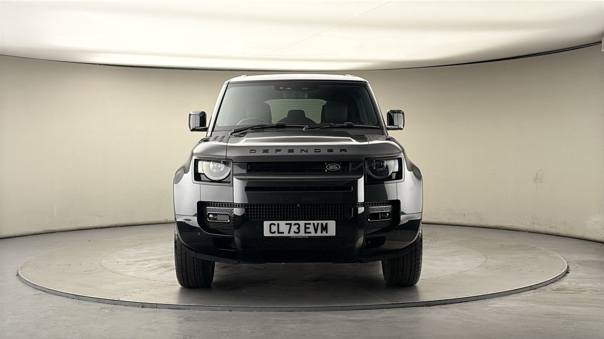 Land Rover Defender 110 Image 3