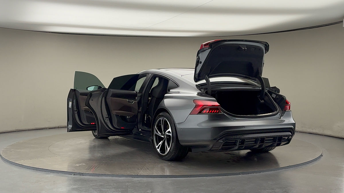 Audi e-tron GT Image 23
