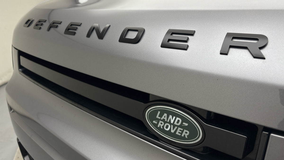 Land Rover Defender 90 Image 24