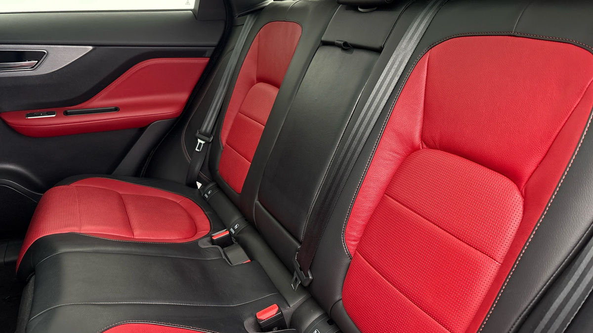 Jaguar F-PACE Image 8