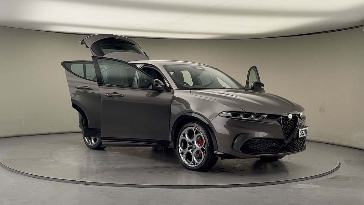 More views of Alfa Romeo Tonale