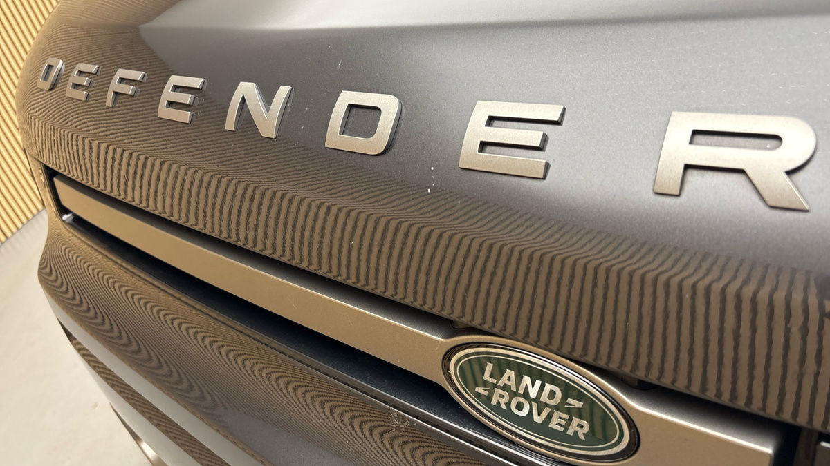 Land Rover Defender 110 Image 24