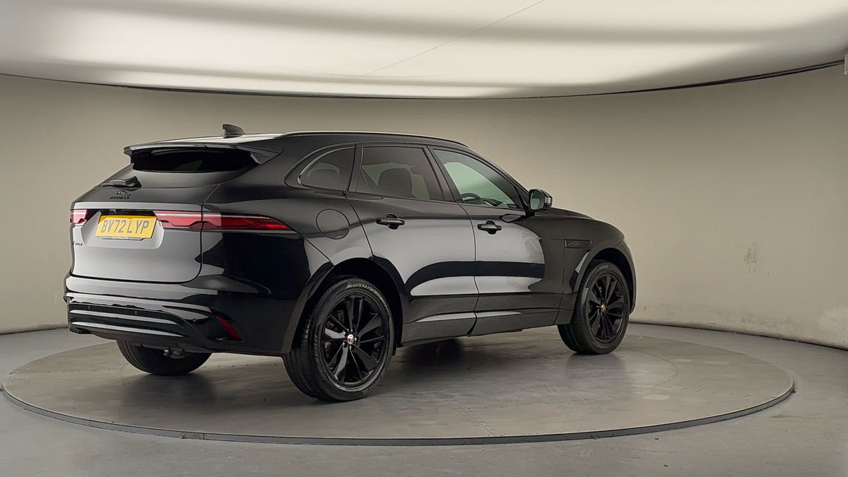 Jaguar F-PACE Image 21
