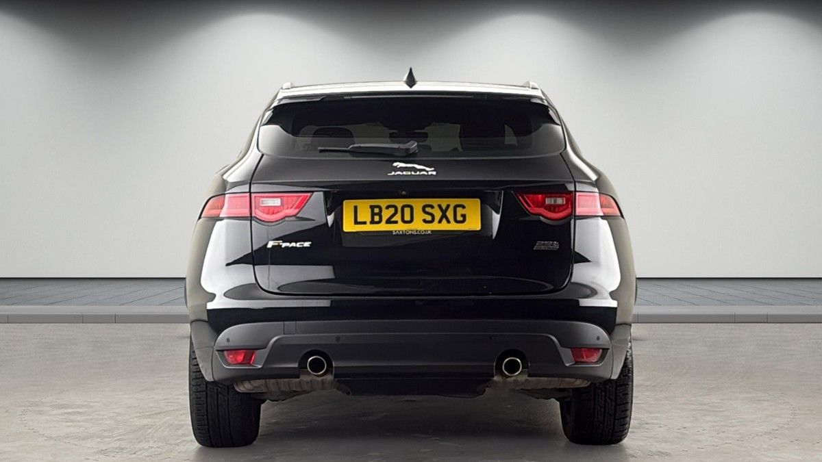 Jaguar F-PACE Image 4