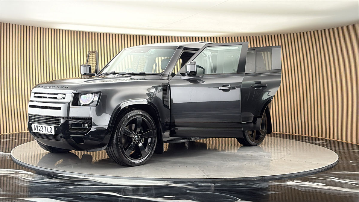 More views of Land Rover Defender 110