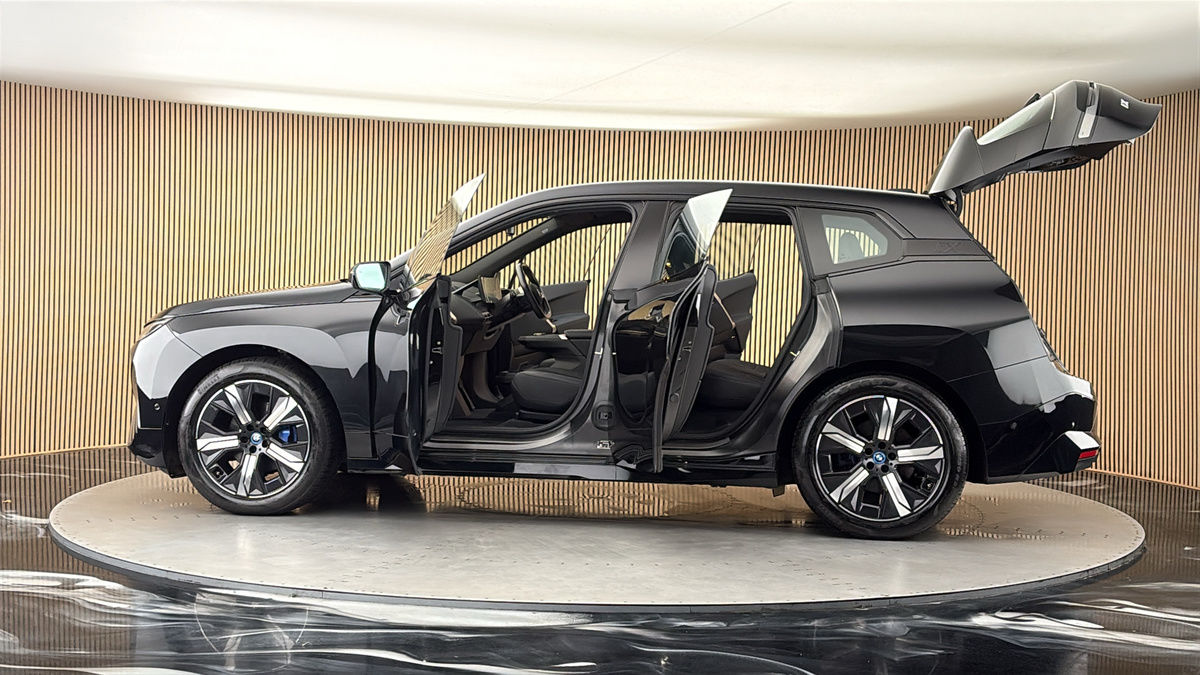 More views of BMW iX