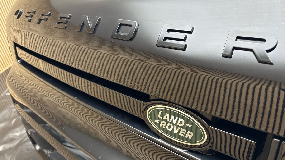 Land Rover Defender 130 Image 24